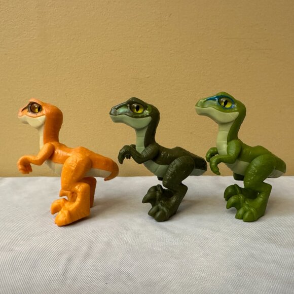 7 Imaginext Figures / 3 Tribal Warriors and 4 Jurassic World Raptors - Picture 9 of 12